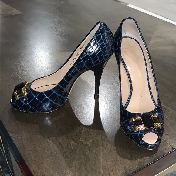 Heels - Picture 2 of 5